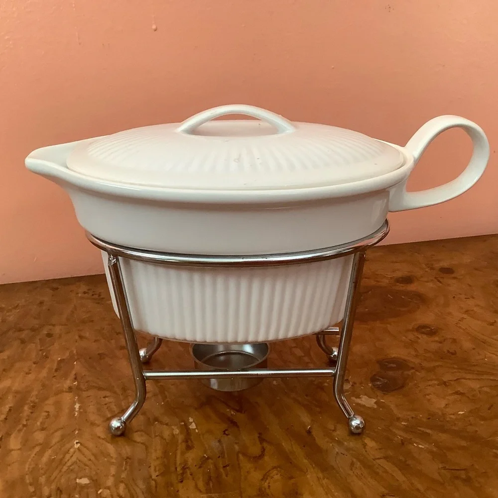 Tabletops Gallery 16oz. Gravy Boat Ceramic White, With Candle Warming Stand